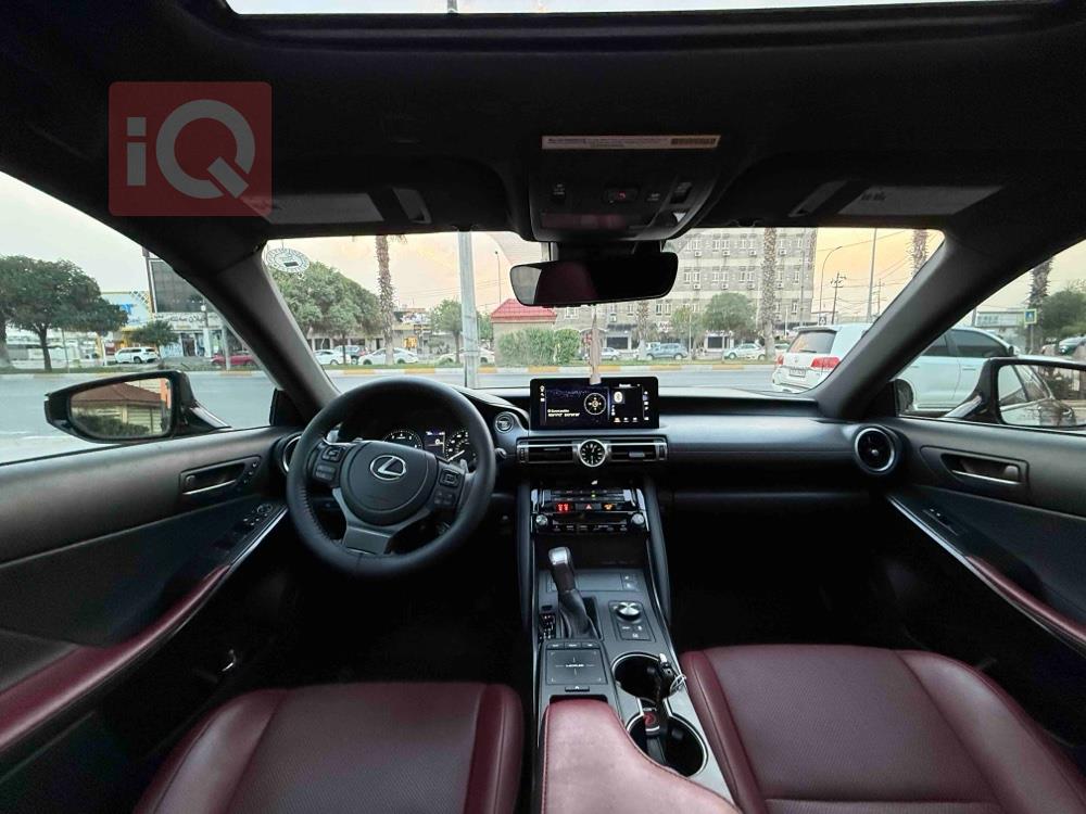 Lexus IS